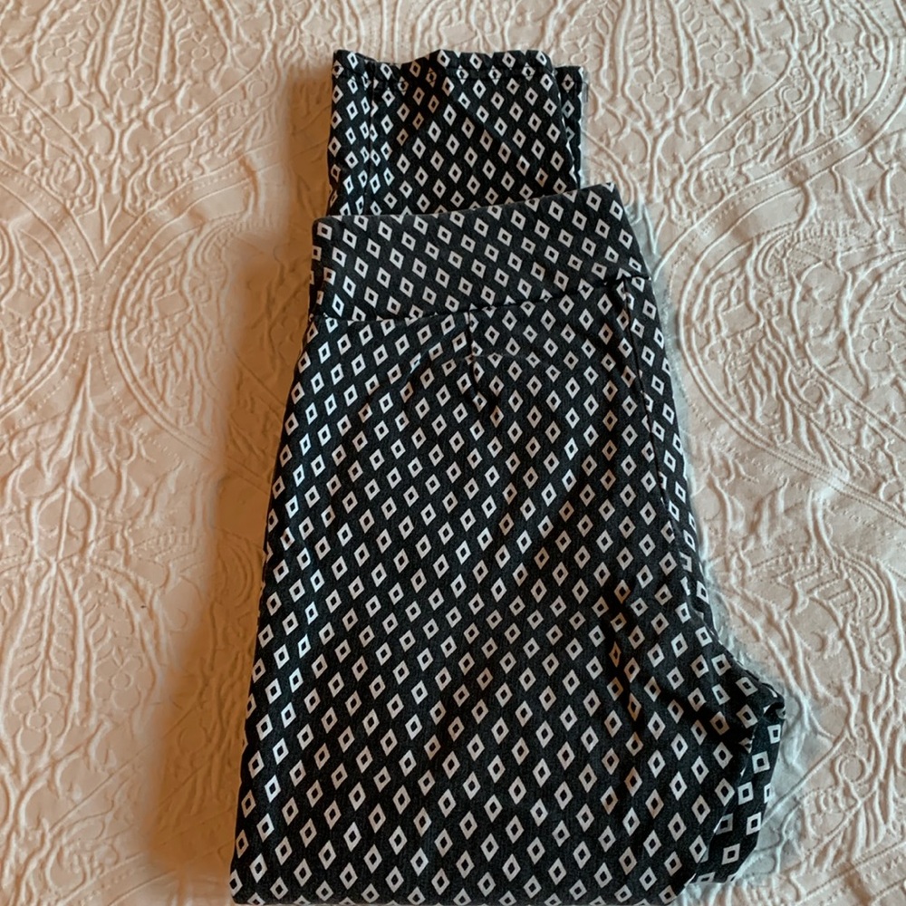 Black & White Capris pants with great stretch